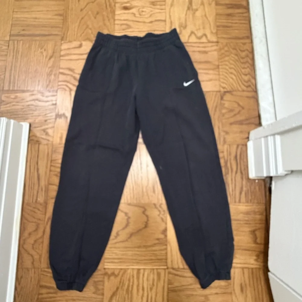 Nike Sweatpants - Picture 1 of 2